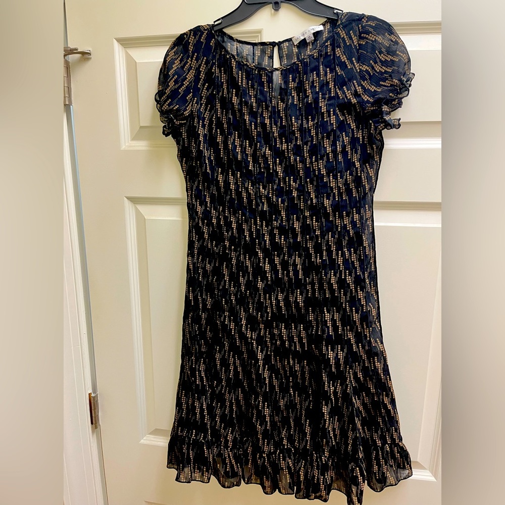 Adorable mini dress black and gold